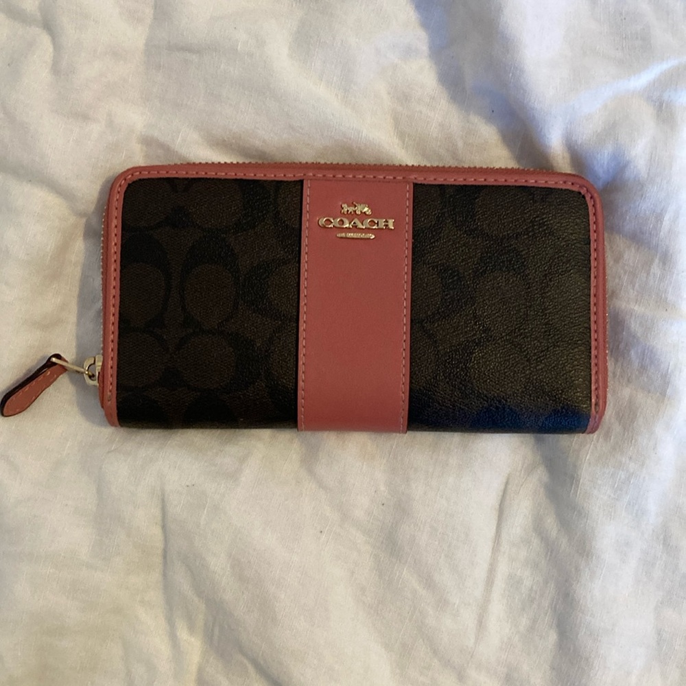 COACH Signature Zip Around Accordion Long Wallet
